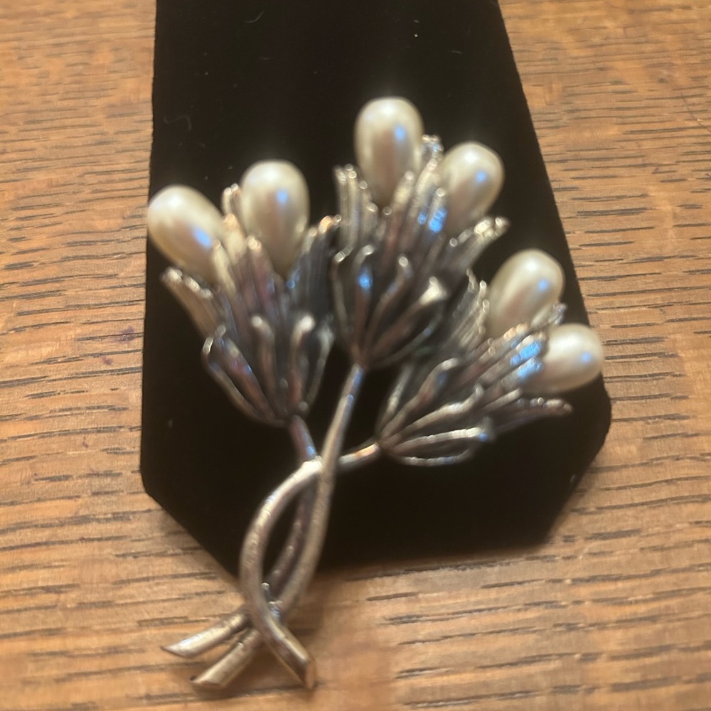 Vintage 1960s Botticelli brooch - Picture 2 of 2